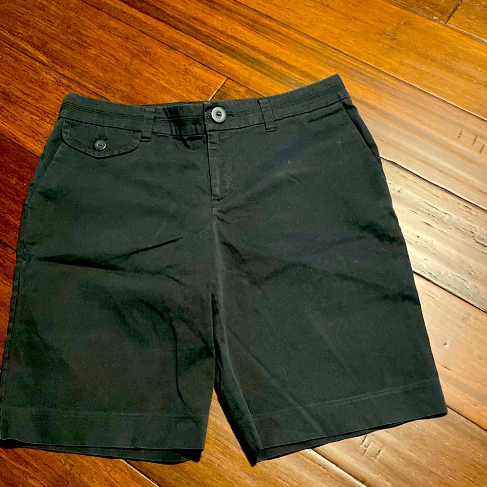 Size 6 ladies Bermuda shorts